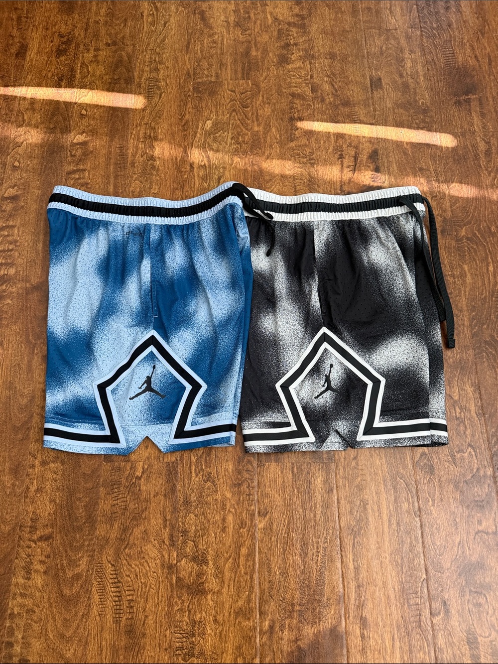 Jordan Men’s Blue and Black Spray-Print Athletic Shorts - Picture 16 of 16